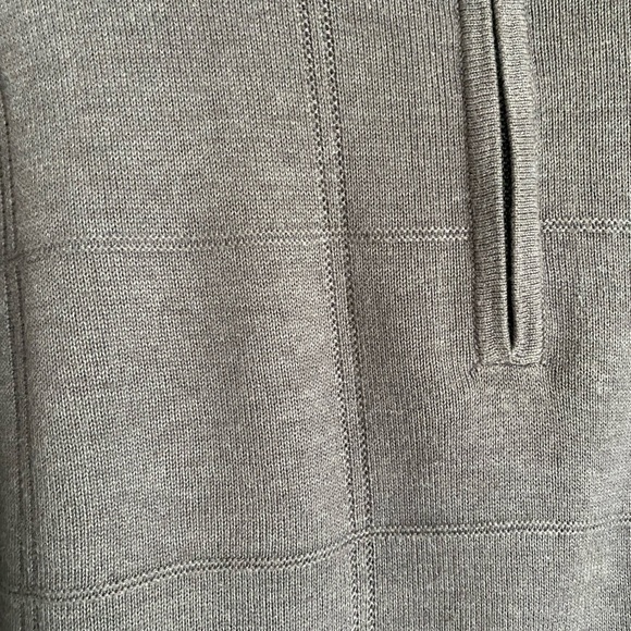Van Heusen zip neck Sweater  M - Picture 2 of 6